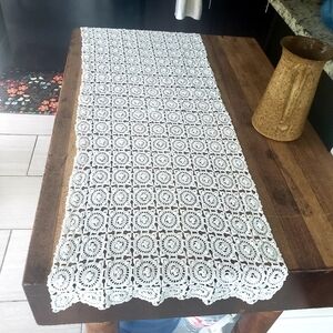 Perfect Vintage Table Runner